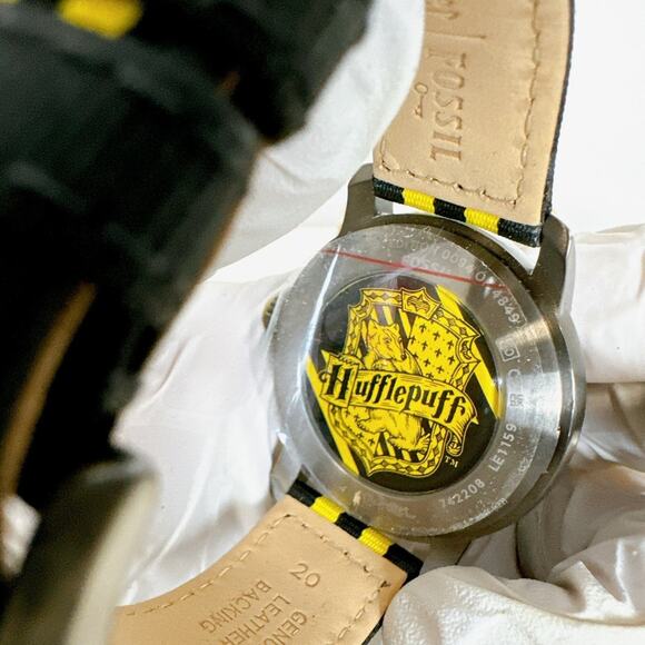 FOSSIL LE1159 Limited Edition Harry Potter™ Three-Hand Hufflepuff™ Nylon Watch - Picture 8 of 8
